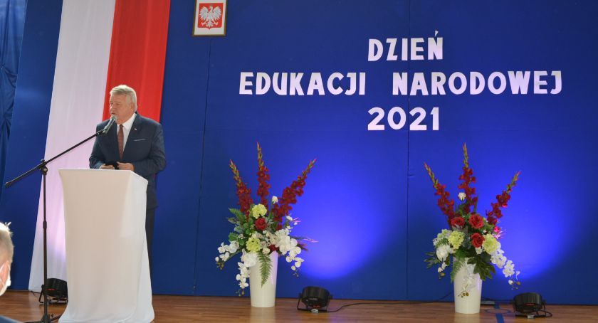 Przasnyscy nauczyciele i pracownicy oświaty zostali uhonorowani 