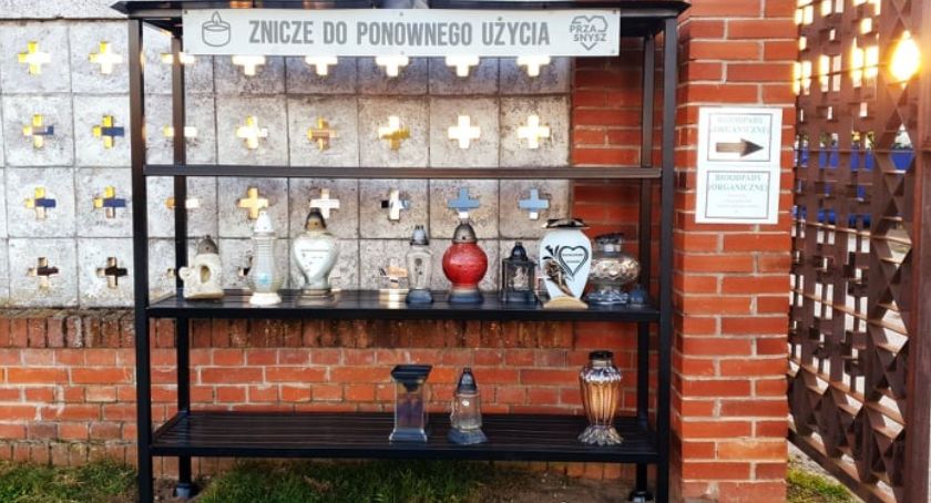 Zniczodzielnia na przasnyskim cmentarzu. Zamiast wyrzucać do kosza odstaw na regał
