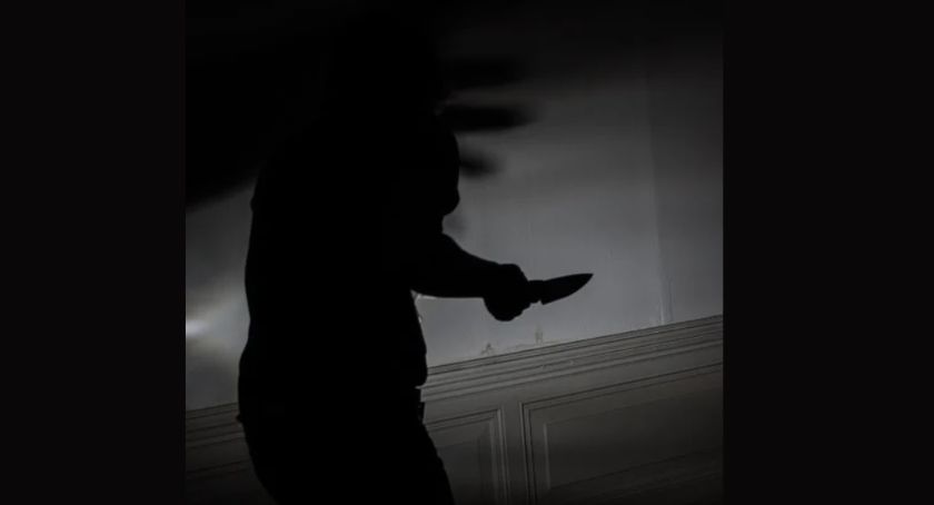Zaatakował nożem żonę oraz nieletnie córki. Został zatrzymany