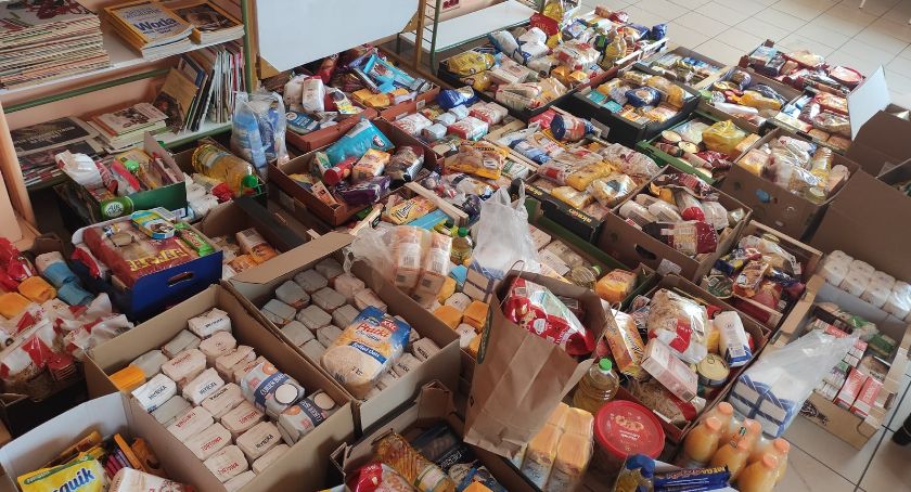 Przasnyszanie wsparli zbiórkę. 900 kg żywności trafi do osób starszy, chorych, samotnych i niepełnosprawnych.
