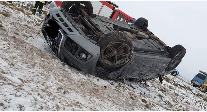 54 latka doprowadziła do wywrócenia się Audi Q5