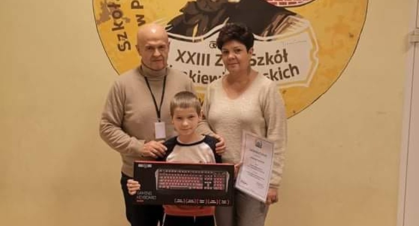 Mateusz Stefański z przasnyskiej Dwójki z sukcesem podjął wyzwania klawiaturowe
