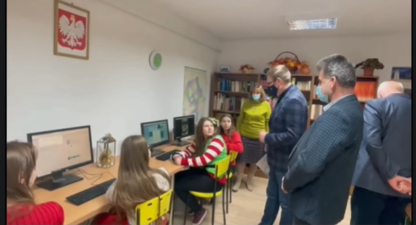 Szkoła Podstawowa w Krzynowłodze Małej z nowymi komputerami