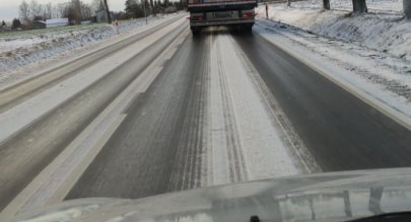 Trasa Przasnysz-Mława, jedno wielkie lodowisko. Informują czytelnicy.