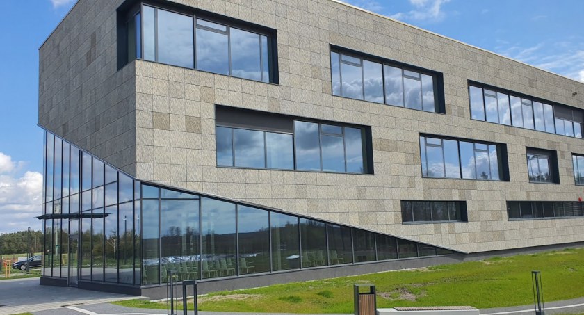 Edukacyjny Inkubator Przedsiębiorczości w Zdziwóju. Zobacz jak prezentuje się ta wielomilionowa inwestycja [Foto]