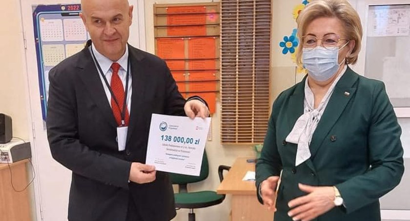 Poseł na Sejm RP Anna Cicholska z wizytą w Szkole Podstawowej nr 2 w Przasnyszu