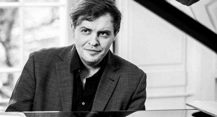 Światowej sławy pianista Hubert Rutkowski wystąpi w rodzinnym Krasnem.