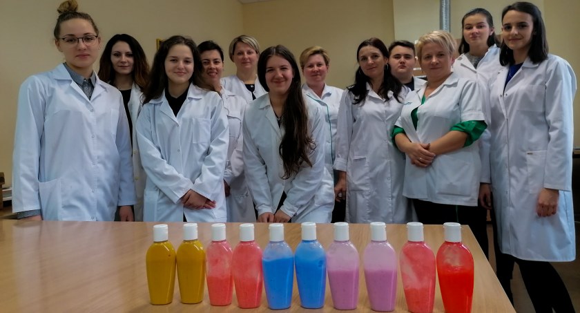 Technik farmaceutyczny na piątkę. 100% pierwszych absolwentów MSP Przasnysz zdało egzamin zawodowy.