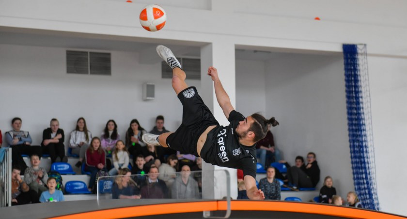 Teqball w Krasnem. Tak się gra i kibicuje