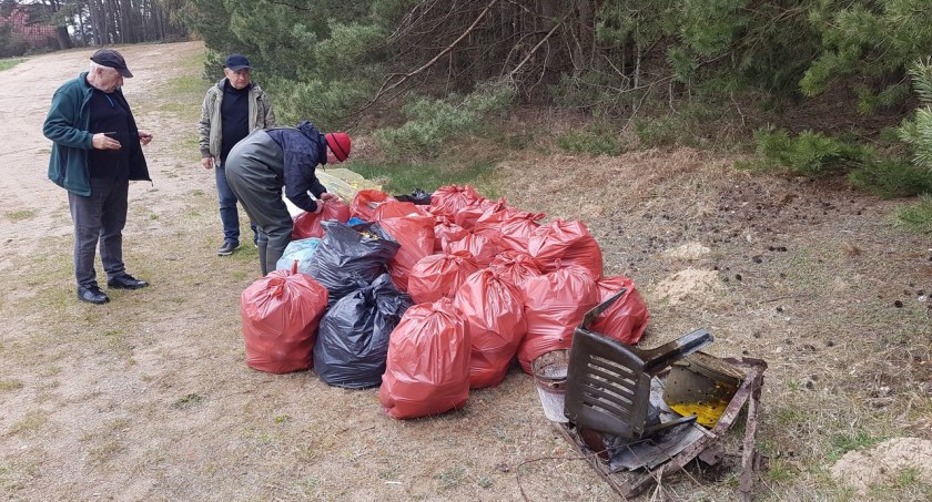 Zebrali ogrom śmieci znad zalewu Łoje. PZW wystosował apel do wędkarzy i wszystkich osób spędzających czas nad wodą