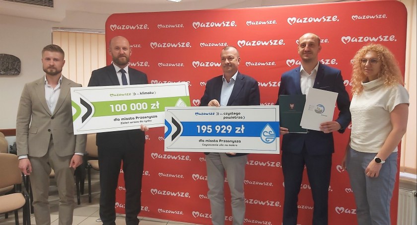 Przasnysz stawia na ekologię. Podpisano umowy na blisko 300 tys. zł na realizację inwestycji
