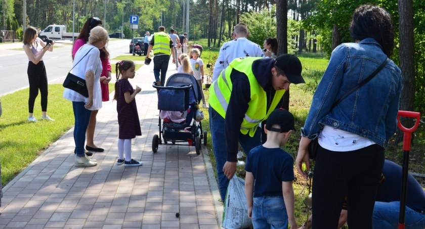 Za nami VI edycja Alei Dzieci – zasadzili drzewka dla najmłodszych mieszkańców