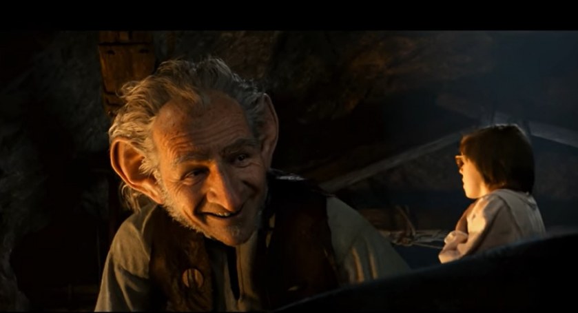 BFG Bardzo Fajny Gigant w plenerowym kinie letnim