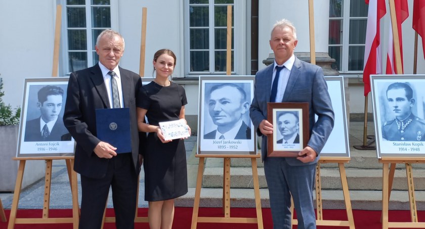 Uroczystość wręczenia Not Identyfikacyjnych rodzinom ofiar