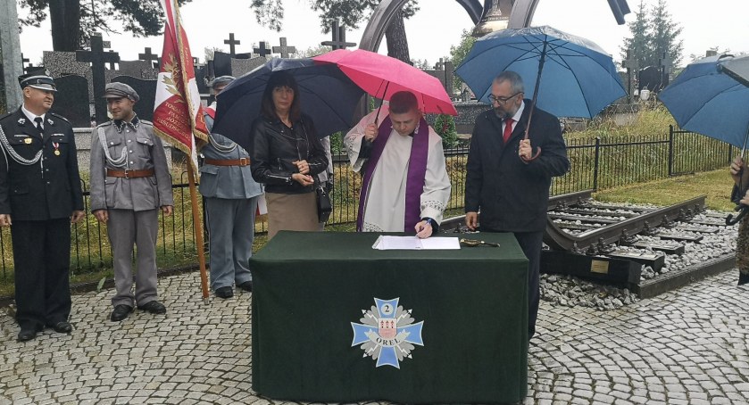 Uroczystość przekazania urny z ziemią z mogiły Żołnierzy Brygady Syberyjskiej do Pawłowa Kościelnego