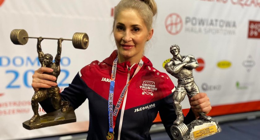 Kobieta, sztanga i wojsko – mistrzyni Polski w podnoszeniu ciężarów Anna Leśniewska w strukturach WOT.