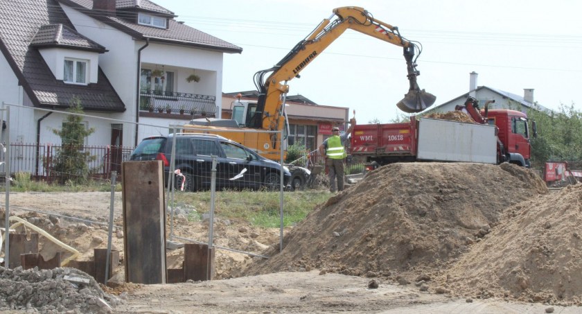 Trwa budowa kanalizacji sanitarnej w miejscowościach Bartniki i Wandolin