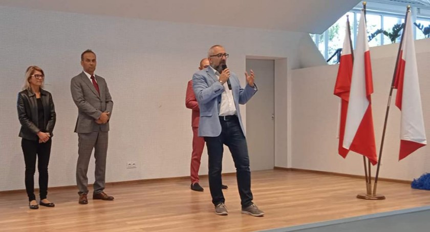 Uroczyste przekazanie hali sportowej przy ZSP w Przasnyszu do użytkowania przez młodzież szkolną