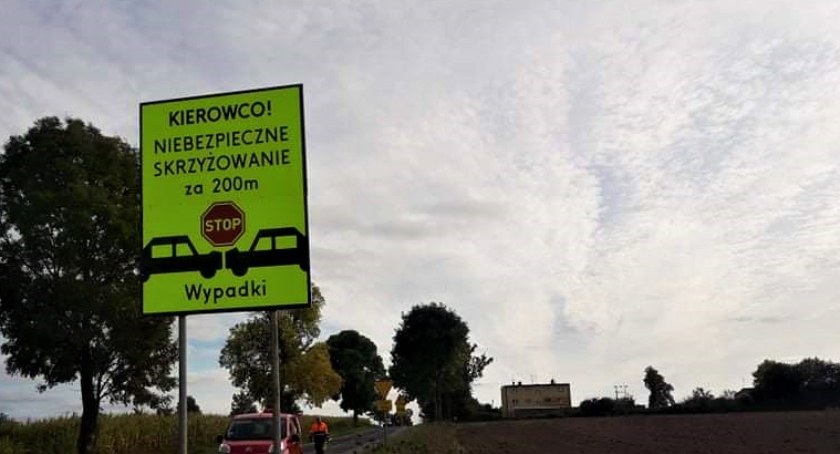 Bezpieczniej na skrzyżowaniu w Krzynowłodze Małej - Powiat Przasnyski zapobiegł kolejnym wypadkom 