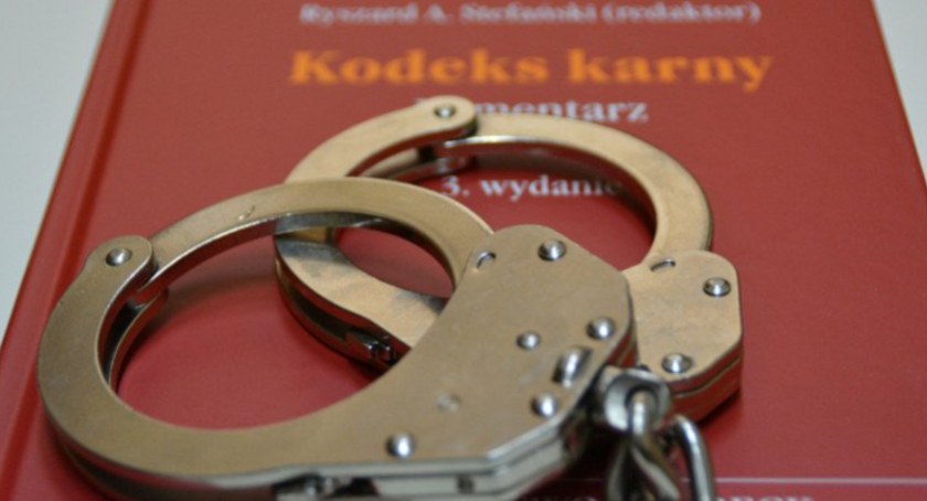 53 latek w stanie nietrzeźwości spowodował kolizję. Odpowie również za kierowanie pod zakazem