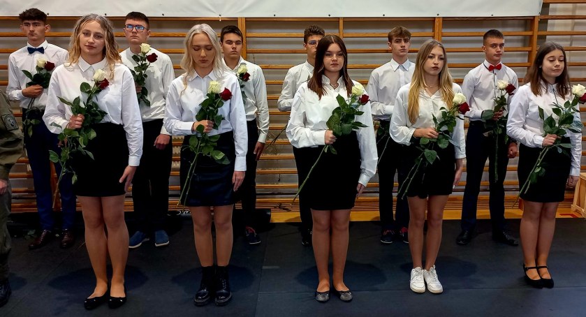 Uroczyste apele z okazji Dnia Niepodległości w LO im. KEN oraz w ZSP w Przasnyszu z udziałem Starosty Przasnyskiego 