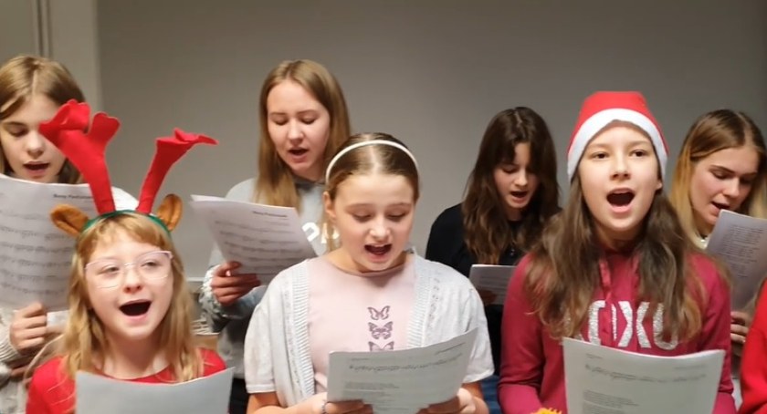 Kolędowanie z Chórem Szkoły Muzycznej I stopnia w Przasnyszu [wideo]