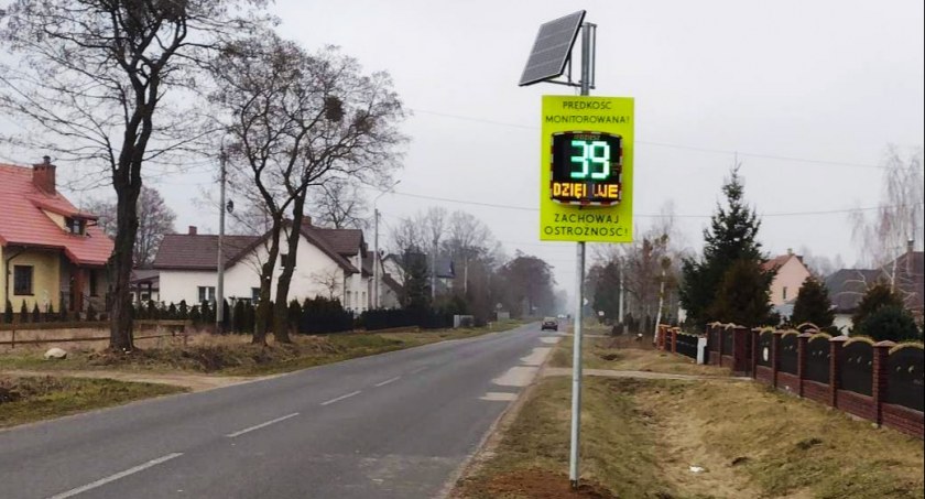 W Drążdżewie Nowym zainstalowano radarowy wyświetlacz prędkości