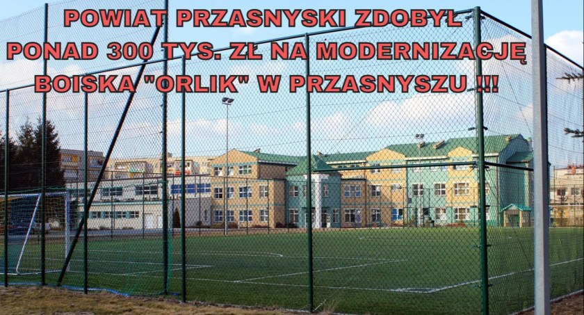 Dobre wieści dla sportu. Powiat Przasnyski zdobył ponad 300 tys. zł na modernizację boiska 