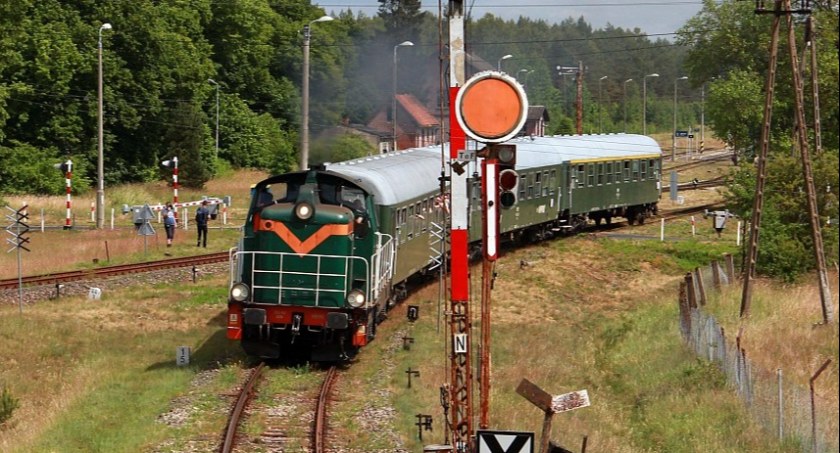 Retropociąg Pionier przejazdem próbnym przetrze szlak na linii nr35