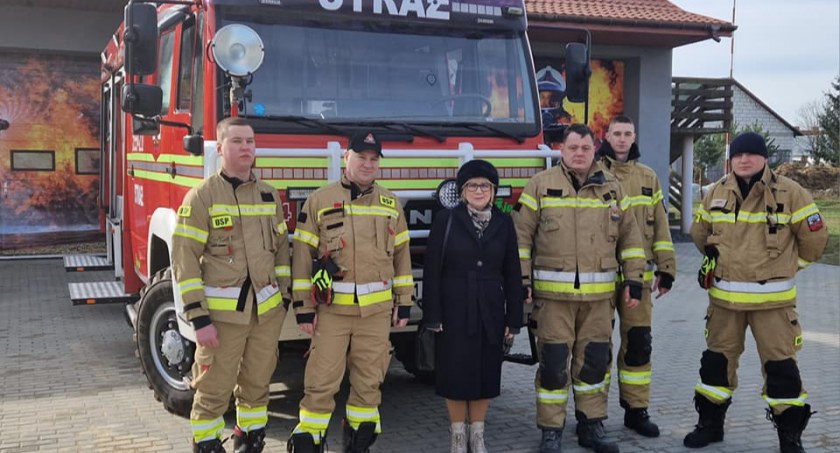 Nowy samochód od Gminy dla OSP Zaręby
