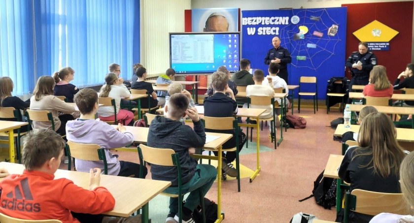 Bezpieczeństwo w sieci. Spotkanie Policjantów z uczniami