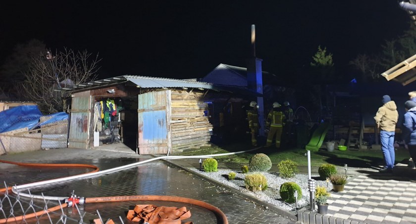 Pożar drewnianego budynku gospodarczego w Lesznie