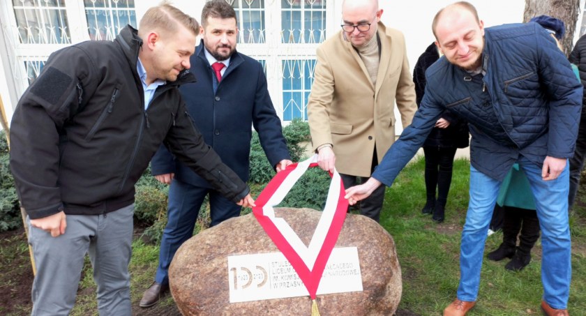 W przestrzeni miejskiej zasadzono 100 drzew w ramach akcji 100 drzew na 100-lecie