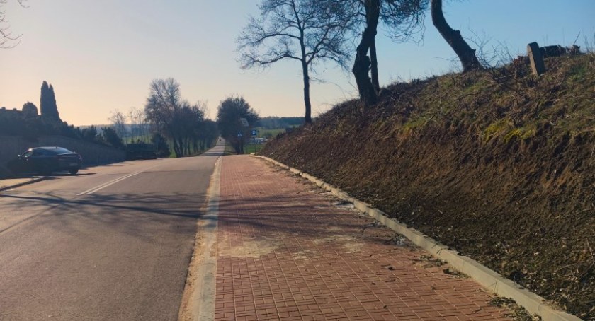 W ramach Budżetu Obywatelskiego Powiatu Przasnyskiego powstał dodatkowy parking przy cmentarzu w Krzynowłodze Małej