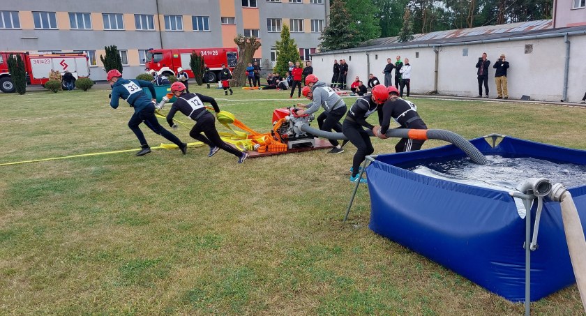 Zawody w sporcie pożarniczym Jednostek PSP. Przasnysz na podium