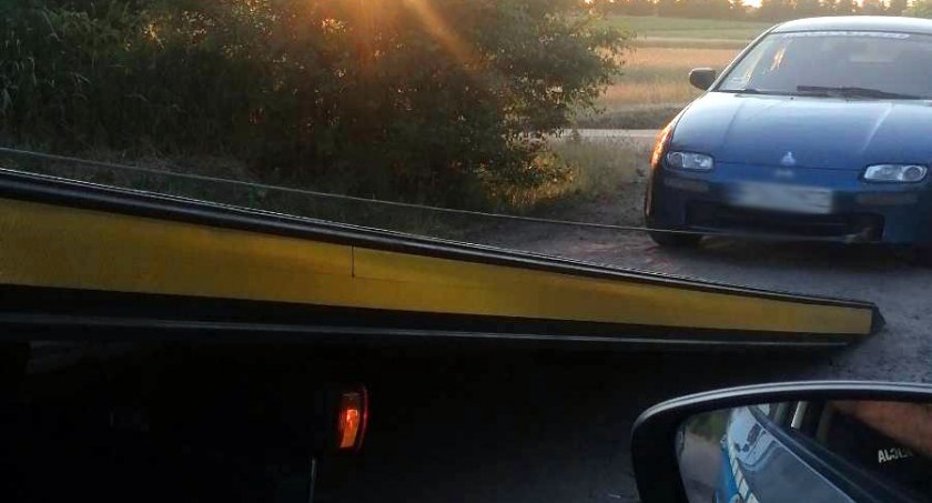 Przekroczył prędkość, przewoził 7 pasażerów w tym trójkę dzieci