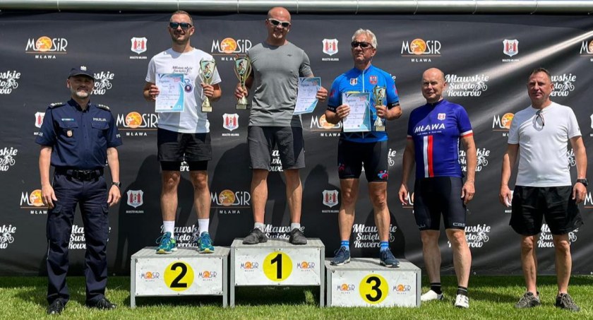 Policjant z Przasnysza na podium w rowerowym rajdzie Mławskiego Święta Rowerów