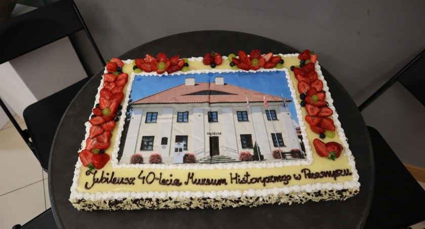 40-lecie Muzeum Historycznego w Przasnyszu. Starosta Krzysztof Bieńkowski przekazał list gratulacyjny