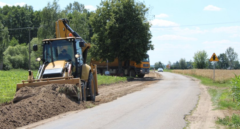 Ruszyły prace budowlane na drodze powiatowej Łukowo – Mosaki na terenie Gminy Krasne!