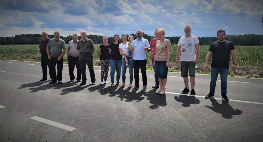 Spotkanie z mieszkańcami sołectwa Przysowy. Droga Chorzele – Jednorożec zyskała nowe, bezpieczne oblicze!