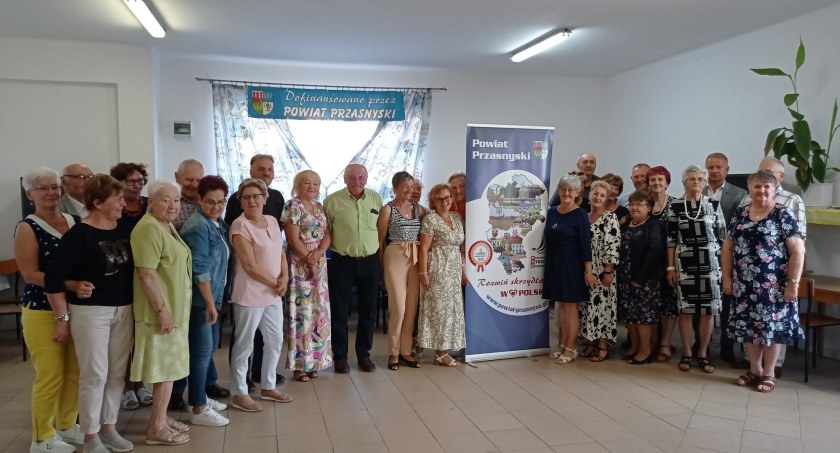 Powiat Przasnyski wsparł organizację wieczoru poetyckiego Ścieżkami historii przasnyskich seniorów