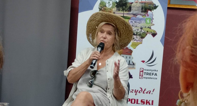 Kulturalne lato z biblioteką z dofinansowaniem Powiatu Przasnyskiego: za nami spotkanie z Ewą Kasprzyk!