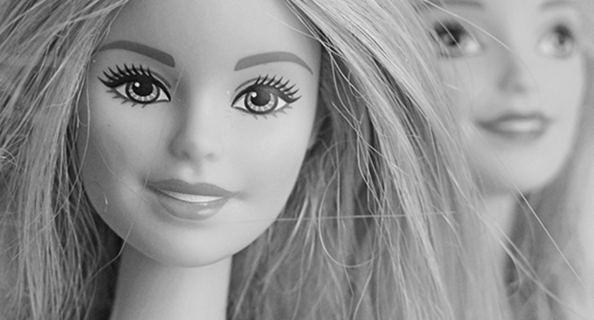 Uważaj na selfie z Barbie!