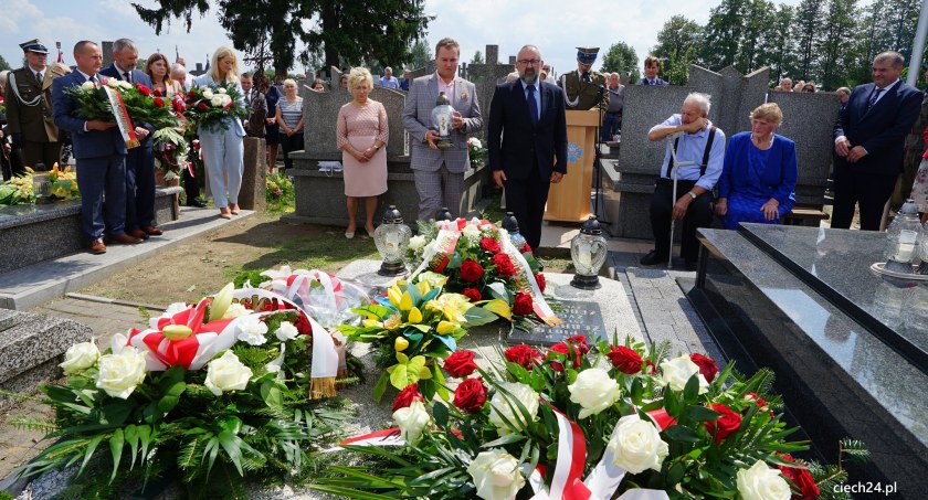 Starosta Krzysztof Bieńkowski upamiętnił 79. rocznicę zamordowania żołnierzy Armii Krajowej w Gutkowie