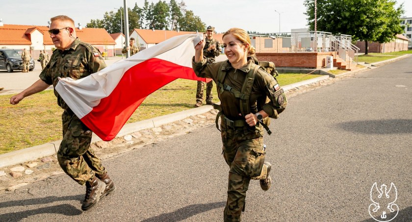 Żołnierze 5 MBOT z sojusznikami NATO  na Norwegian Foot March