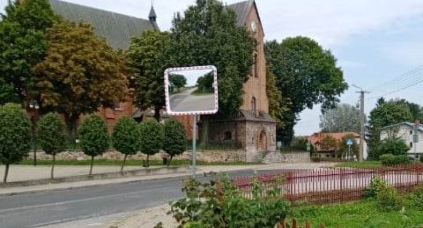 W ramach Budżetu Obywatelskiego Powiatu Przasnyskiego 2023 zamontowano 8 luster drogowych w gminie Czernice Borowe