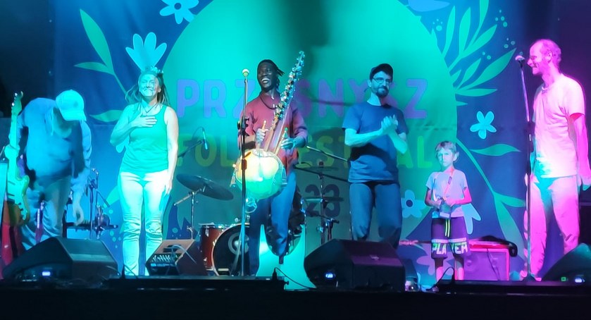 Obywatelski Konwój Humanitarny i Starosta Krzysztof Bieńkowski zaprosili mieszkańców na pulsujący etniczną energią Przasnysz Folk Festival
