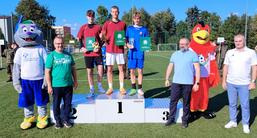 ZSP Przasnysz zwycięzcą Turnieju Piłki Nożnej Klas Mundurowych pod honorowym patronatem Starosty Przasnyskiego