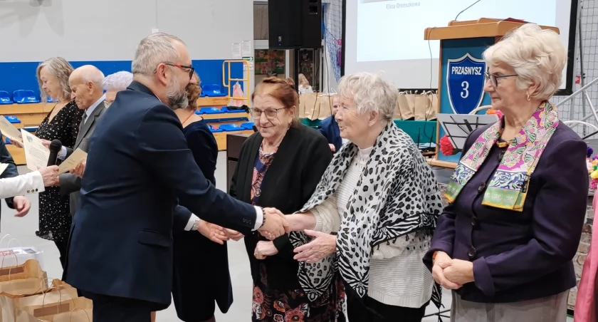 Nauczyciele emeryci z powiatu przasnyskiego świętowali Dzień Edukacji Narodowej 