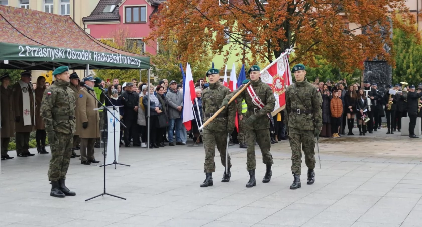 Przysięga wojskowa żołnierzy służby przygotowawczej z udziałem władz Powiatu Przasnyskiego